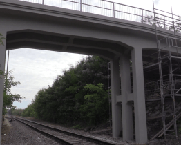 Veselí nad Moravou opravuje dva stoleté mosty přes železnici