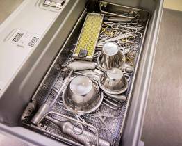 Baťova nemocnice má po 30 letech nové operační nástroje. Jsou ergonomičtější, lehčí a opatřené speciálním kódem