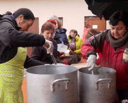 Areál Jízdy králů hostil bleší trhy. Na své si přišli i milovníci zabíjačkových specialit