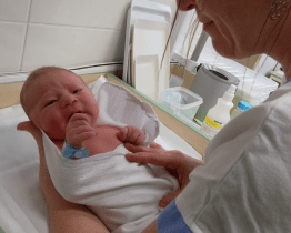 Každá pátá žena trpí po porodu příznaky duševních poruch