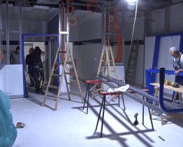 Rekonstrukce operačních sálů hodonínské nemocnice je za polovinou