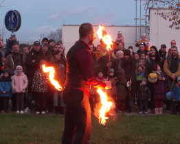 Večerními Otrokovicemi pochodovala světýlka