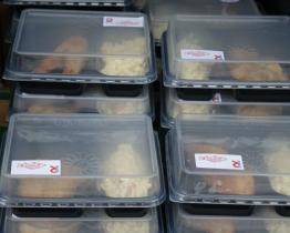 Štědrovečerní večeře pro seniory už počtvrté. Štědří dárci nadělili 265 porcí