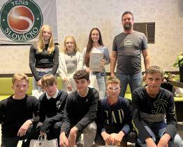 Anketu Poslední fiftýn 2023 ovládl Jakub Stalčík a Radek Laššan. Tenisovým sympaťákem je Petr Koběrský