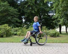 Student zlínské UTB získal prestižní cenu za návrh invalidního vozíku pro děti