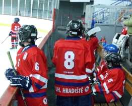 Hokejové derby zvládli lépe žáci Uherského Ostrohu