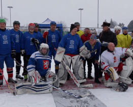 Nové kluziště ve Starém Městě pokřtily hokejové legendy
