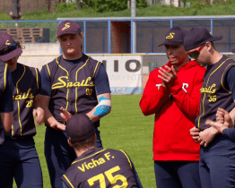 Šneci vyměnili softbalové dresy za saka 