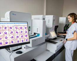 Nová hematologická linka v Baťově nemocnici pomáhá zlepšit a zrychlit diagnostiku onemocnění krve