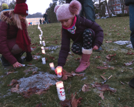 Gahurův prospekt ozářilo téměř 800 svíček