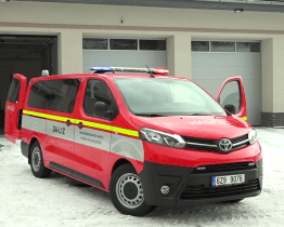 Rožnovští dobrovolní hasiči dostali nový dopravní automobil