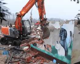 Výstavba nového psího útulku odstartovala demolicí