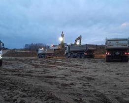 Stavba Palačovské spojky pokračuje konsolidačními násypy a vrtáním pilotů