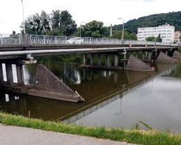 Spojení mezi centrem Napajedel a Fatrou zajistí během opravy mostu kyvadlová doprava