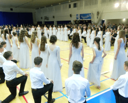 Rodičovský ples byl rozloučením s deváťáky