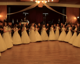 Ples ZŠ Komenského zahájilo předtančení deváťáků