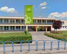 Na střeše ZŠ Kvítková vyrostla sdílená fotovoltaická elektrárna