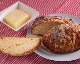 Vyzkoušejte mazanec trochu jinak – z těsta na briošky, s mandlemi a pomerančem!