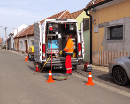 V ulici Školní a Na Lání dojde k bezvýkopové opravě kanalizace