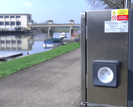 Majitelům elektrokol slouží u Moravy nabíjecí stanice