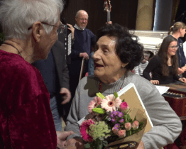 Ludmile Kučírkové popřál k devadesátinám ředitel muzea a další lidoví umělci