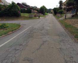 V Bělově začala rekonstrukce silnice ve směru na Žlutavu. Úplná uzavírka potrvá do října