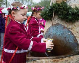 Otevírání pramenů zahájí koncert Anety Langerové. Přijede i továrník Baťa s prezidentem Masarykem