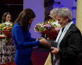 Učitelka MŠ Ivana Garajová převzala krajské ocenění za vynikající práci ve školství