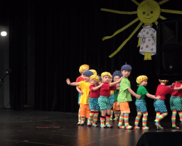 Děti si pro rodiče připravily představení ke Dni matek