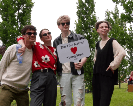 Young Stars zasadily se školáky další stromy do festivalové aleje