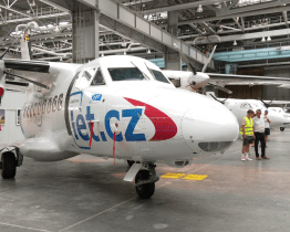 Letecká továrna v Kunovicích pořádala den otevřených dveří. Do areálu si našlo cestu pět tisíc lidí