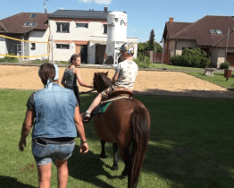 Dětský den v Sušicích nabídl zábavu i opékání špekáčků