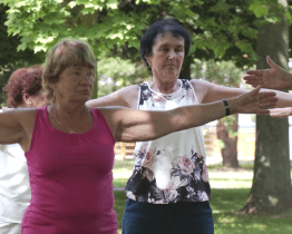 Park před otrokovickou poliklinikou patřil józe