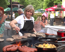 Novinkou rožnovských dnů města bylo grilování s vedením města, sousedský piknik nebo taneční battle