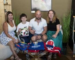 Ze zdánlivě neškodné virózy se stal boj o život. Třináctiletý Marek se po amputacích podívá na finále fotbalového Eura