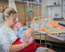 Rekordman Oliver! V Baťově nemocnici se narodil chlapeček s porodní váhou 5320 gramů