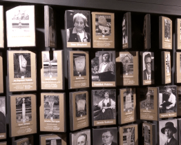 Výstava Srdce a duše Valašska představuje život a dílo osobností pochovaných na Valašském Slavíně