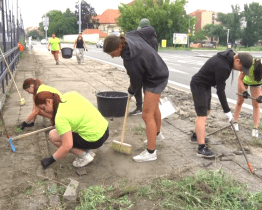 Studenti opět vyrazili do ulic zkrášlovat Hodonín