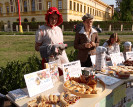 Uherskohradišťská knihovna pozvala veřejnost na snídani s literárními postavami