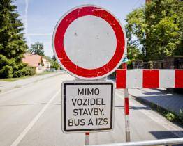 Frekventovaná silnice v Prštném se bude v říjnu opravovat