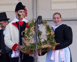 Jubilejní desátý Trh v podhradí byl spojen s dožínkami