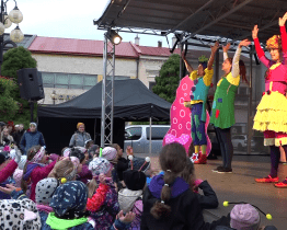 Rožnovští broučci se letos kvůli povodním přesunuli na Masarykovo náměstí