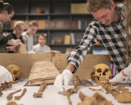 Hledání původu lidské kostry na ZŠ UNESCO pokračuje