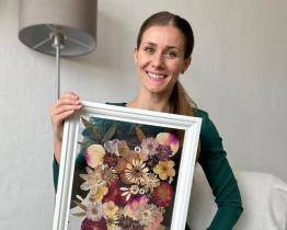 Premiérové květiny neskončily v koši. Herečka Kateřina Michejdová z nich vytvořila unikátní obraz