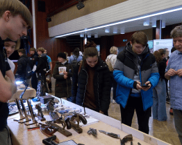 V Klubu kultury se prezentovalo více než 30 středních škol 