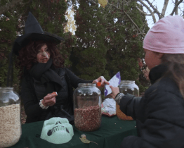 Strašidelnou stezkou kolem kunovického mokřadu prošly desítky dětí a jejich rodičů