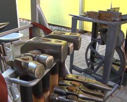 Děti z hodonínského dětského domova dostaly mobilní kovárnu