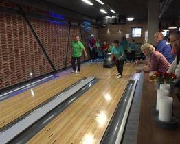 Sedm seniorských družstev proti sobě bojovalo ve vánočním bowlingovém klání