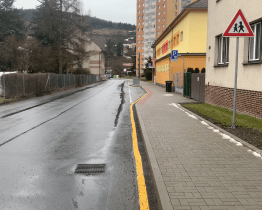 Bezpečnost na Dělnické ulici zlepšil nový chodník