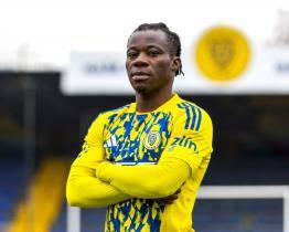 Nigerijský útočník uspěl na zkoušce a stal se ševcem 